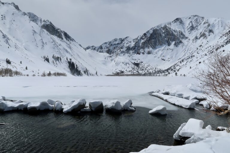 Der gefrorene Convict Lake